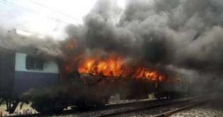 Patna: protestors torch a train, bust 2